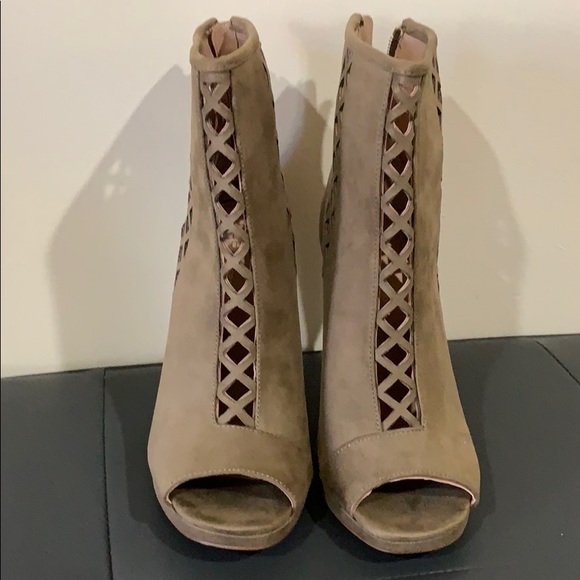 BCBG shoes 👠 - Picture 1 of 7